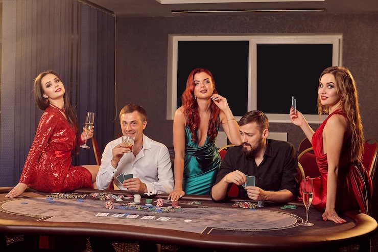 Meja Infinite Blackjack di 5unsur2 dengan dealer langsung dan banyak pemain di layar